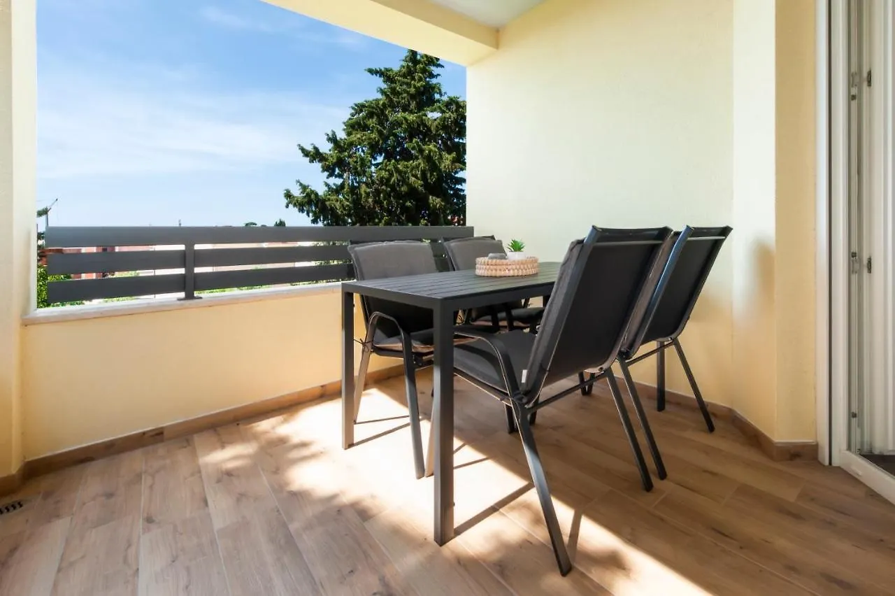 Apartments Sunrise & Sunset Ровинь 0*,