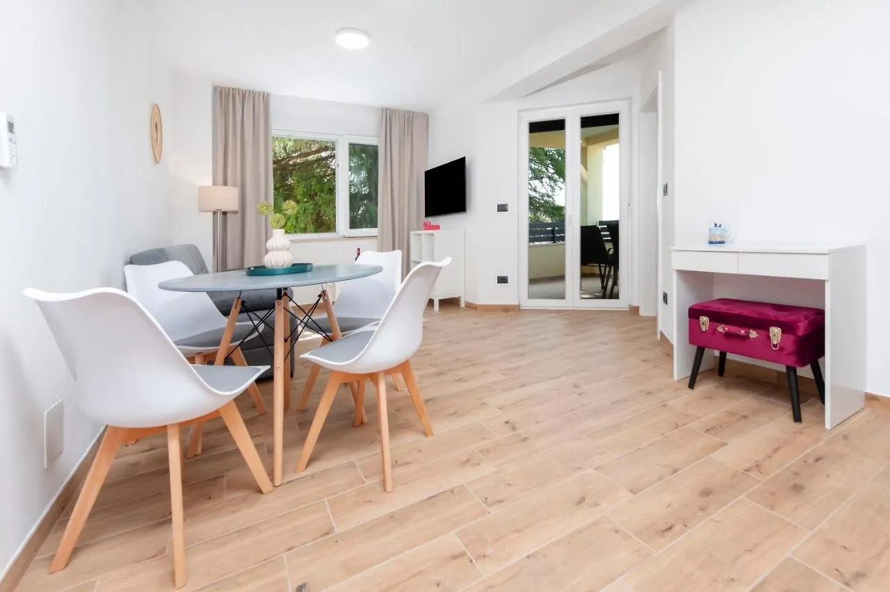 Apartments Sunrise & Sunset Ровинь